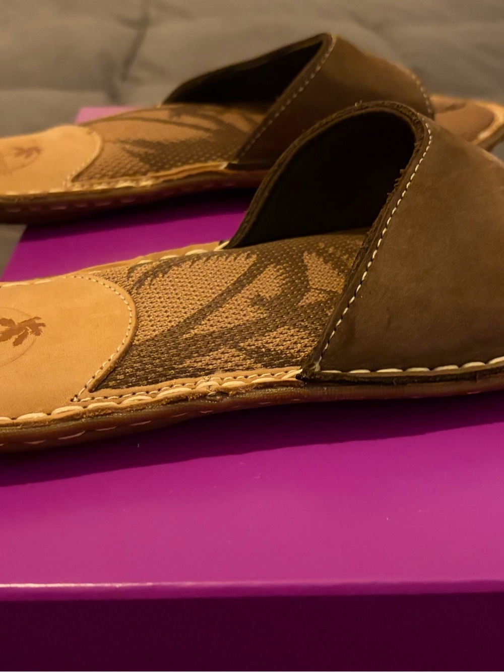 Margaritaville Soles of the Tropics Brown Slide Sandals with Palm Insole. - Picture 4 of 4